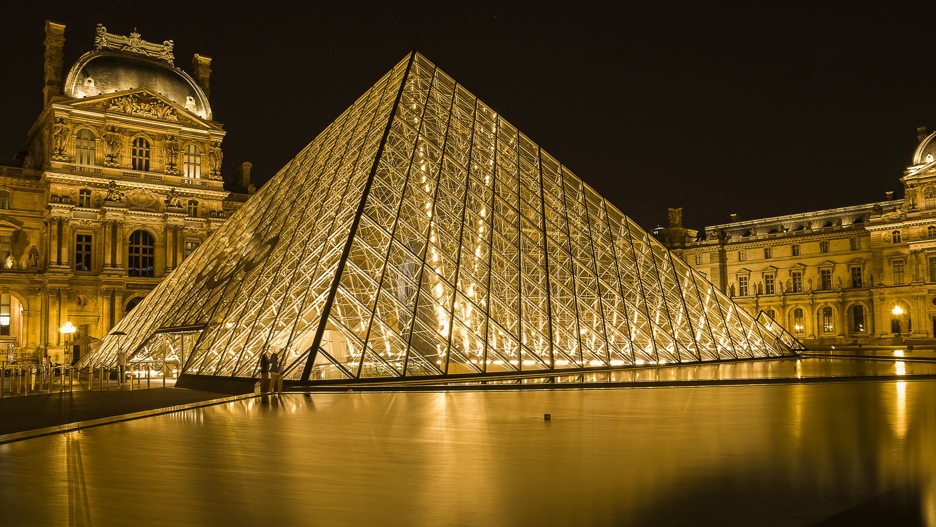 pyramide-du-louvre